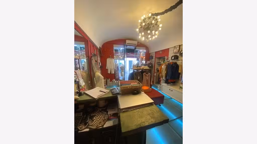 Vente boutique de prêt-à-porter à Alès