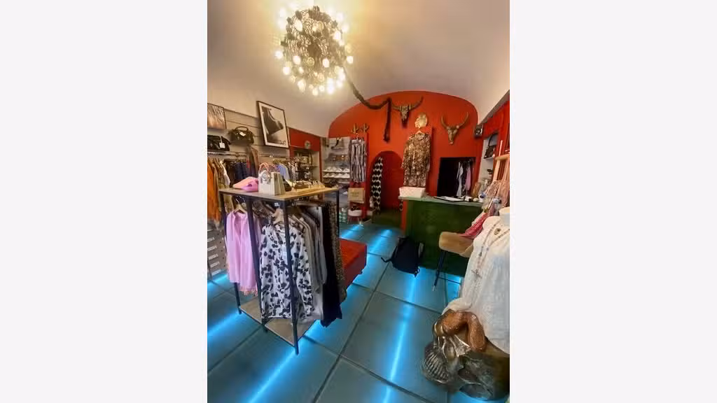 Vente boutique de prêt-à-porter à Alès