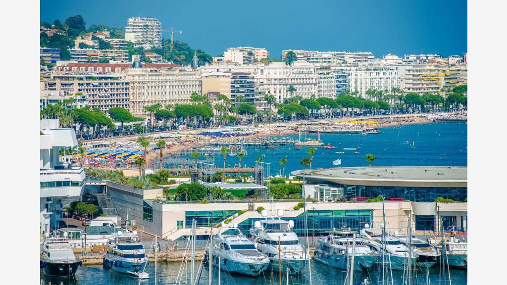 AV brasserie emblématique empl premium littoral 83