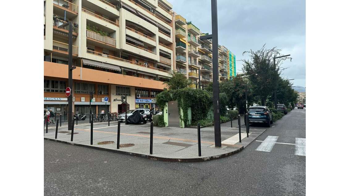 A vendre brasserie d'angle à Nice centre ville