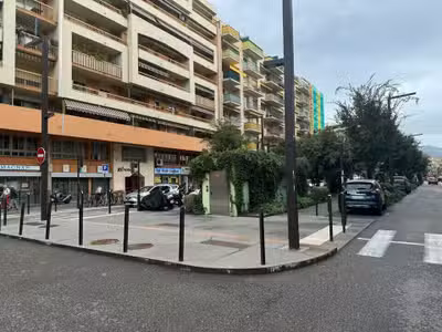 A vendre brasserie d'angle à Nice centre ville