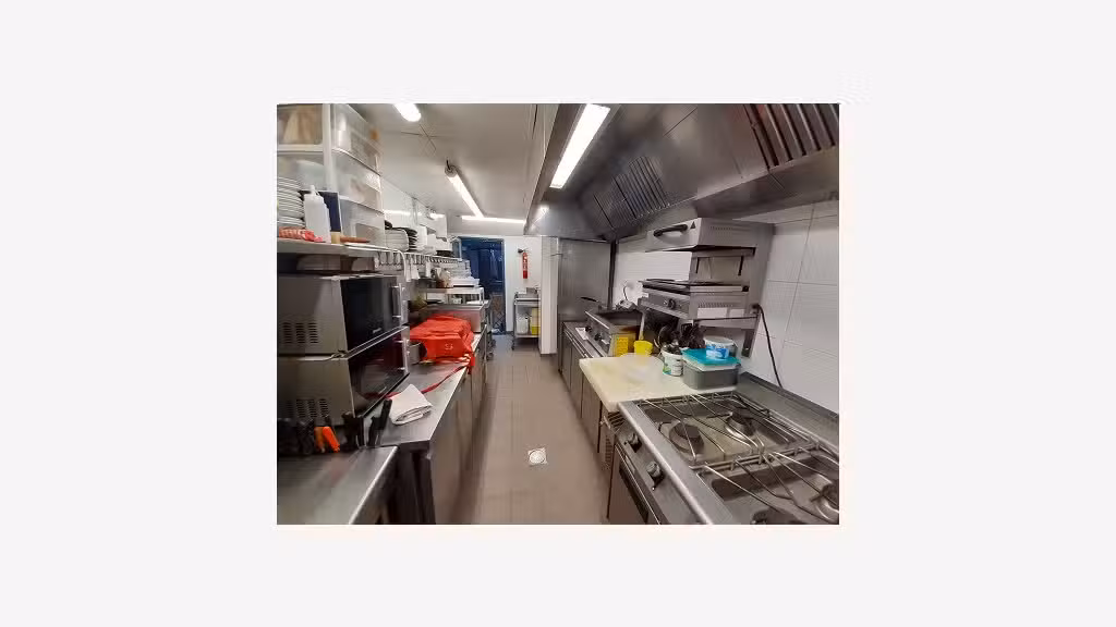 AV CAFE RESTAURANT LICENCE IV SECTEUR CHINON
