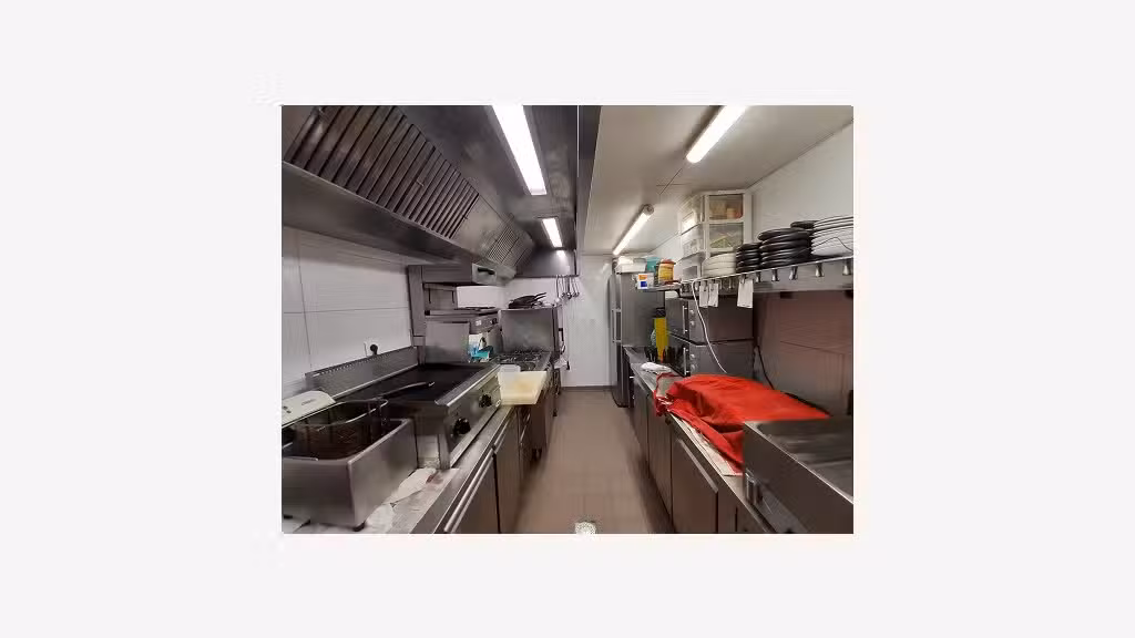 AV CAFE RESTAURANT LICENCE IV SECTEUR CHINON