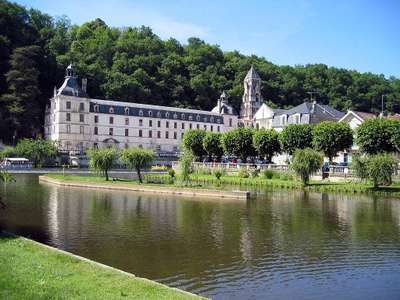Vente camping familial terrain constructible