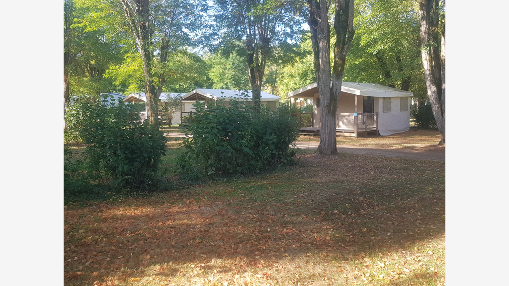 Vente camping en bord de rivière en Dordogne