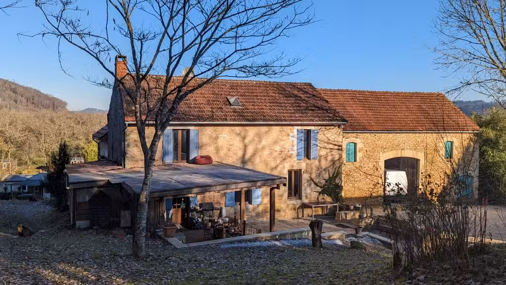 Vente camping gîtes sur 4 hectares à Sarlat