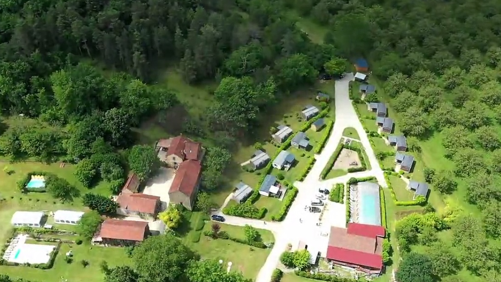 Vente camping gîtes sur 4 hectares à Sarlat