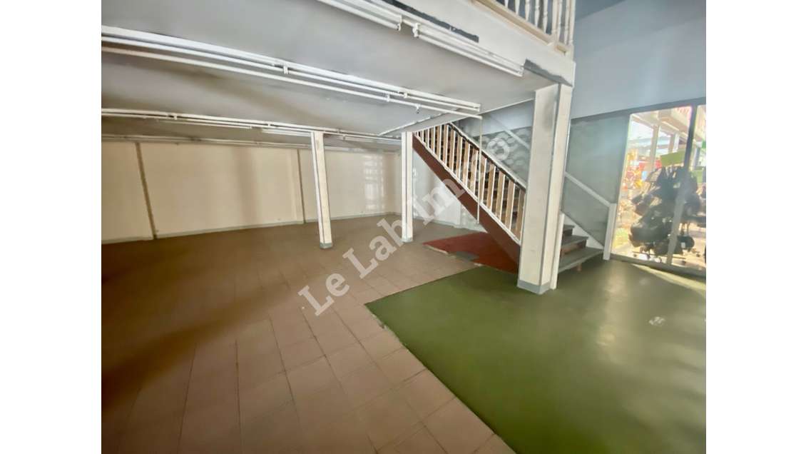 A vendre cellule commerciale de 299m² au Havre