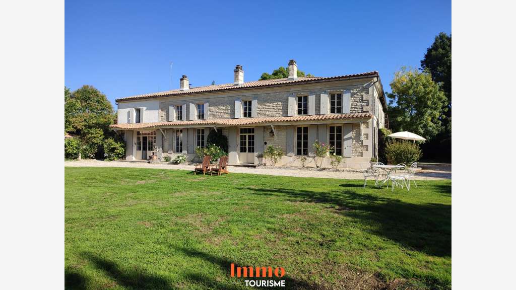 Vente Propriété charentaise avec 2 gîtes Frontenay