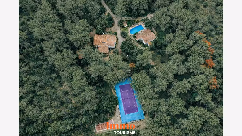 AV Domaine avec gîtes et maison principale à Grans