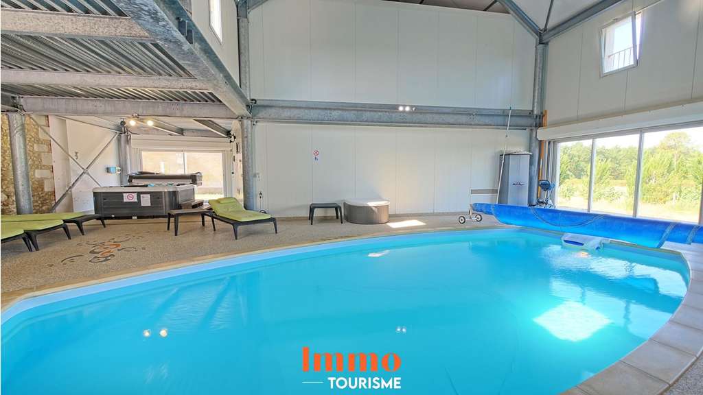 Maison d’hôtes et gîtes avec piscine intérieure –