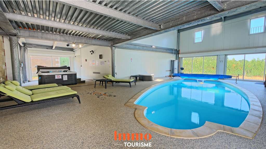 Maison d’hôtes et gîtes avec piscine intérieure –