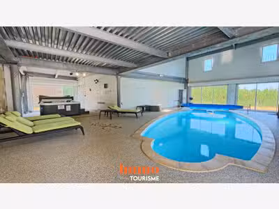 Maison d’hôtes et gîtes avec piscine intérieure –