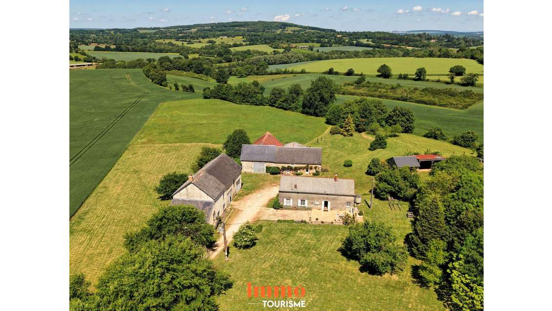 AV propriété sur 3,5Ha avec gites et chambres 18