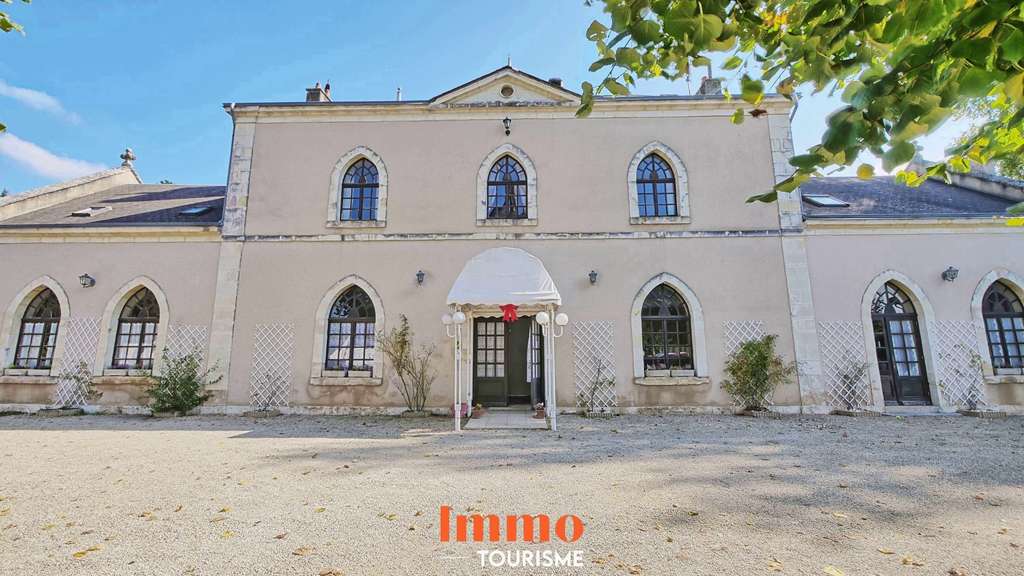 Ancien prieuré du XIXᵉ siècle avec piscine, 5 cha