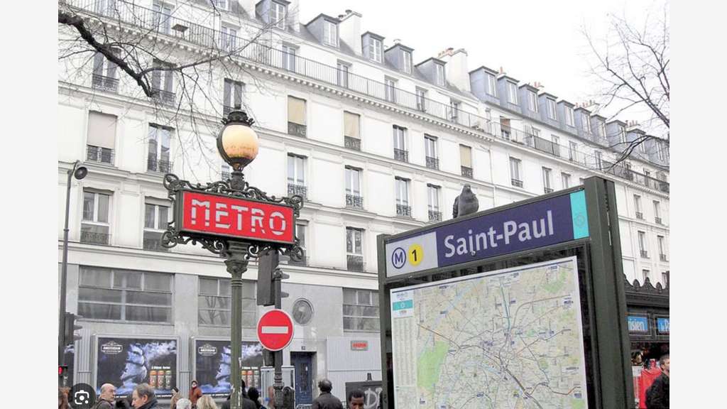 AV coffee shop 18 couverts proche sortie de métro