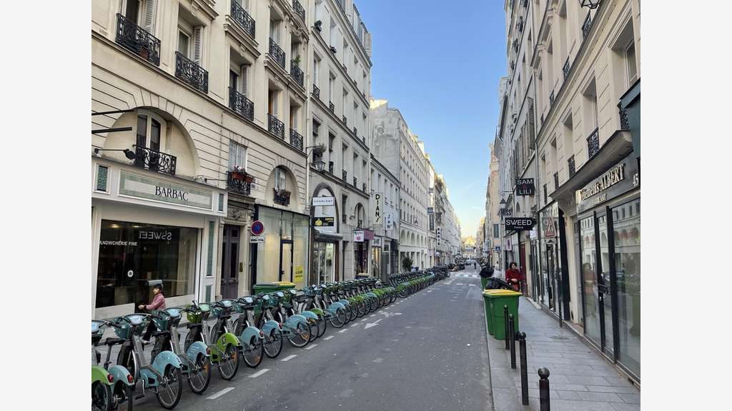  AV coffee shop, salon de thé 7500 Sentier
