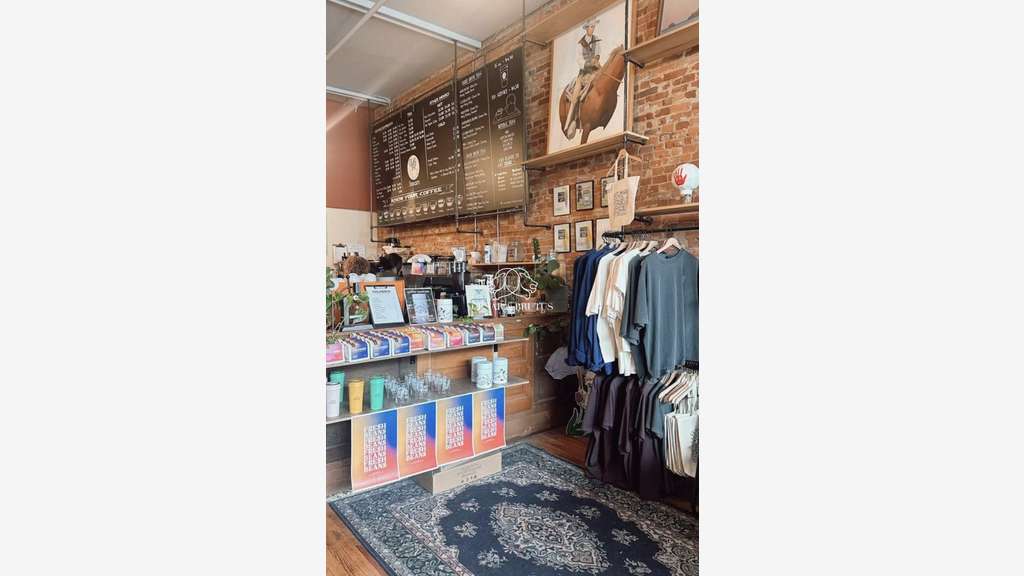 FDC coffee shop d'exception vêtements emp N1 69001