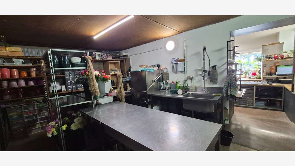 Vente fonds et murs fleuriste + immeuble à Gerzat