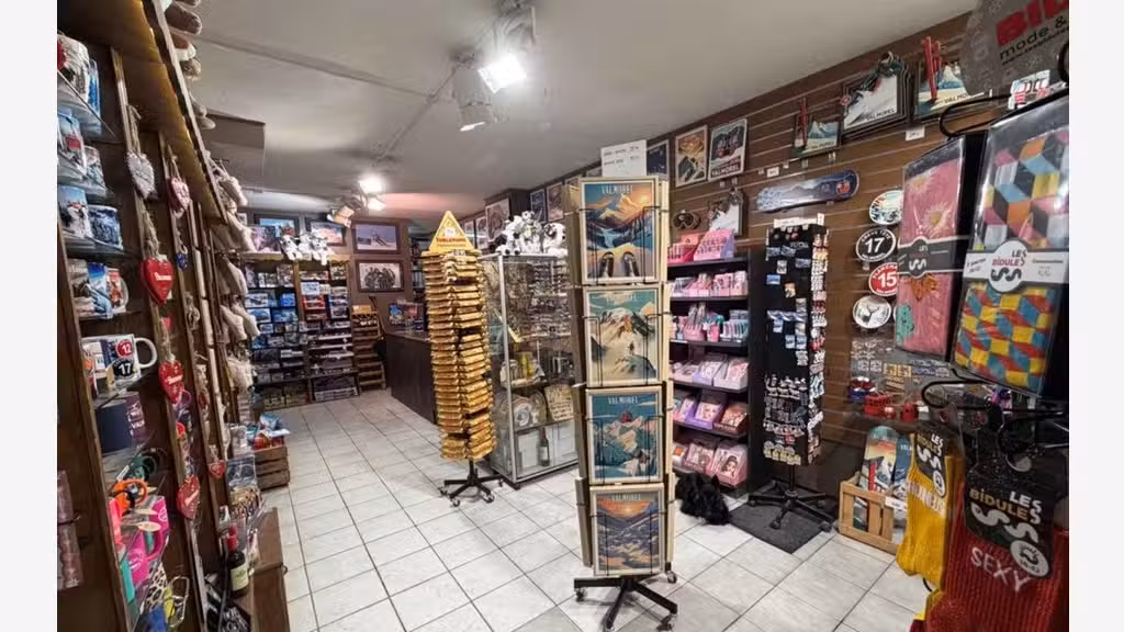 Vente FDC cadeaux souvenirs au cœur de Valmorel