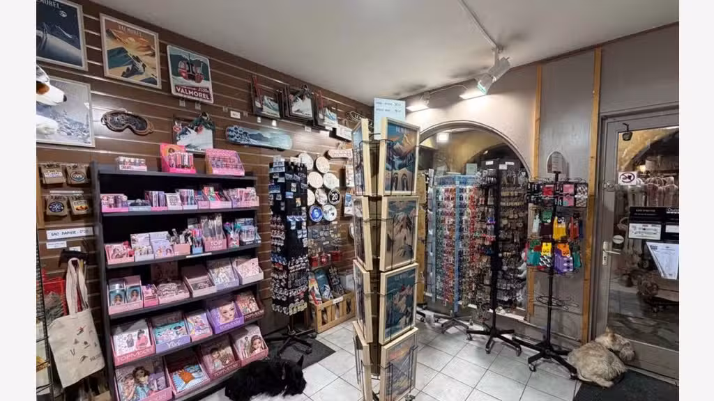 Vente FDC cadeaux souvenirs au cœur de Valmorel