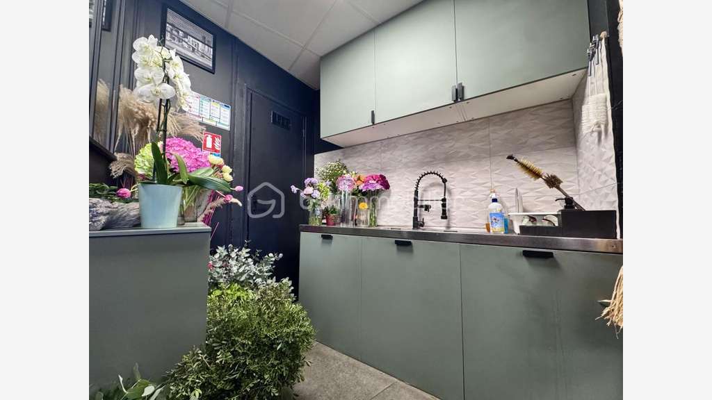 AV FDC fleuriste de 63m² Vieux Pontault bon empl