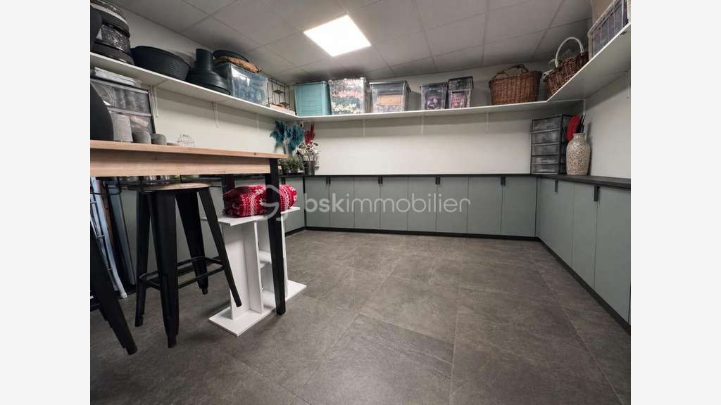 AV FDC fleuriste de 63m² Vieux Pontault bon empl
