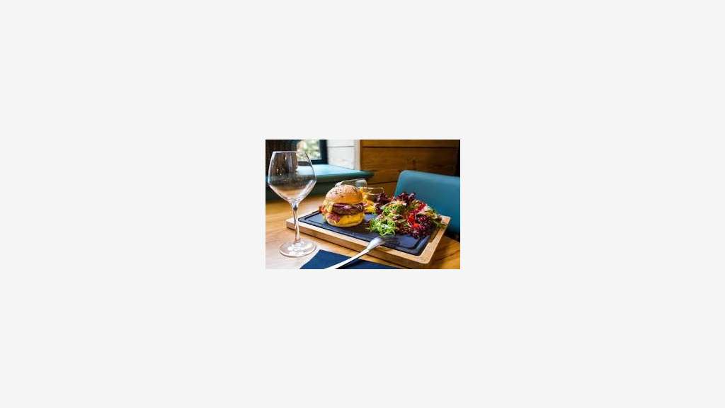 Vente resto street food à Nantes rue piétonne