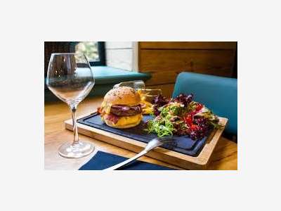 Vente resto street food à Nantes rue piétonne