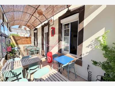 Friterie avec appartement de fonction et cour -
