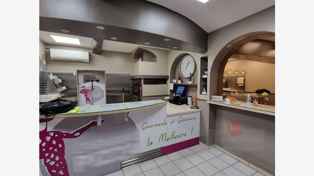 A vendre pizzeria à emporter sur empl n°1 à Bias
