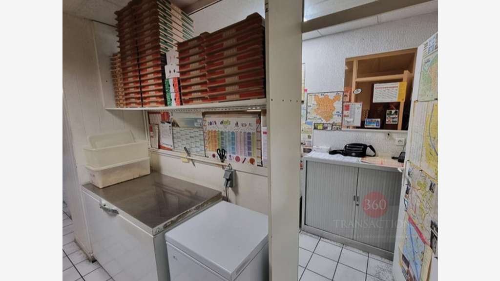 A vendre pizzeria à emporter sur empl n°1 à Bias