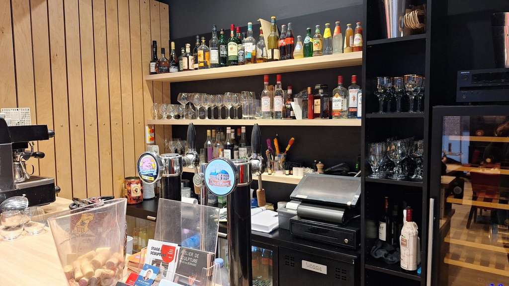 Vente FDC restauration emplacement central Croix