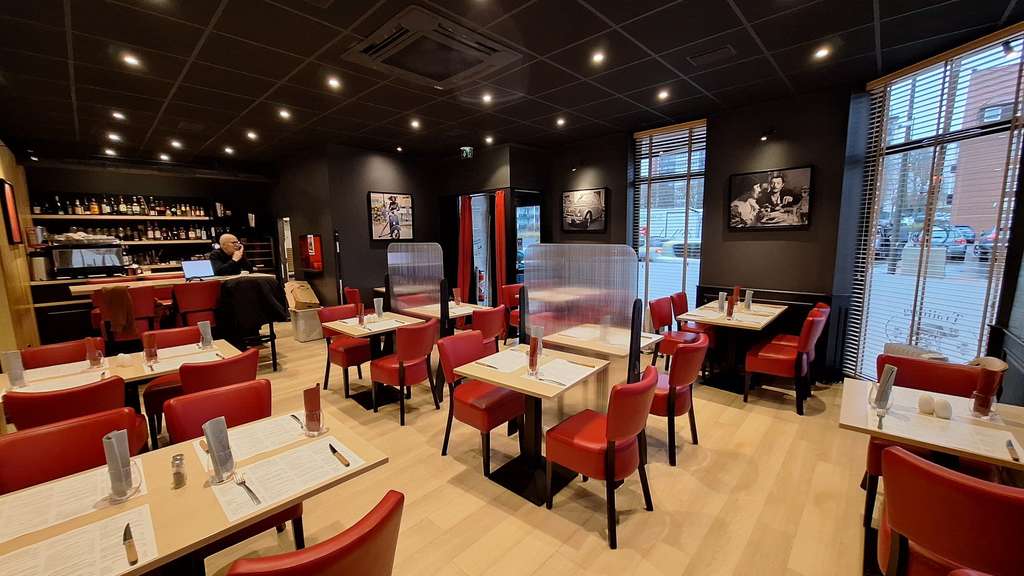 Vente FDC restauration emplacement central Croix