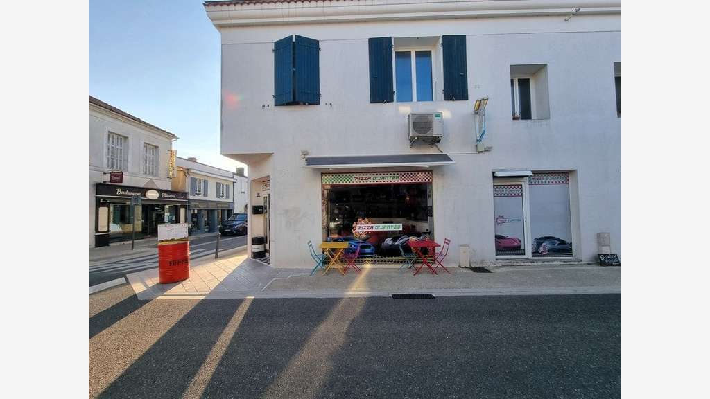 Cède pizzeria le Château d'Oléron (17) emplac N°1