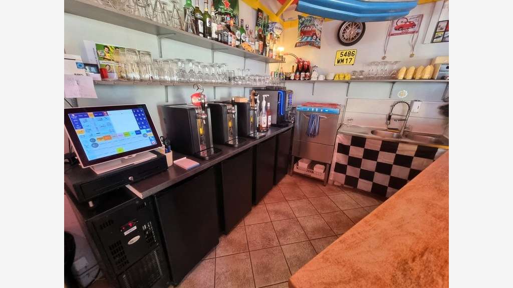 Cède pizzeria le Château d'Oléron (17) emplac N°1