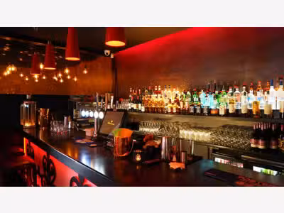 Vente discothèque bar restaurant dans rue festive