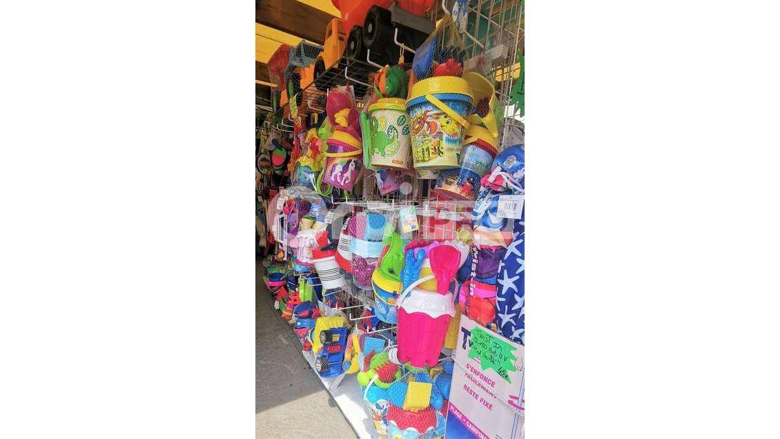 A vendre bazar avec logement en bord de mer à Agde