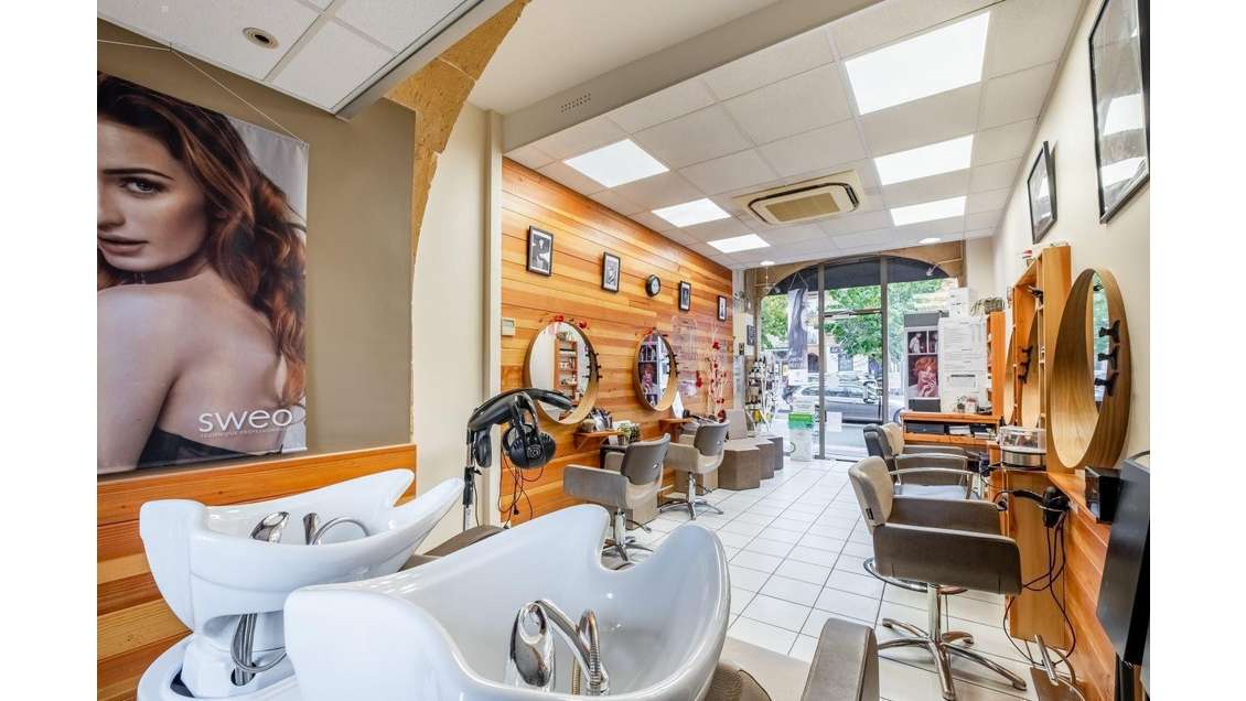 AV salon de coiffure chiffre affaire important 69