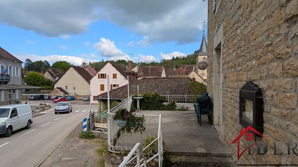AV restaurant avec dépendances sur Lons-le-Saunier