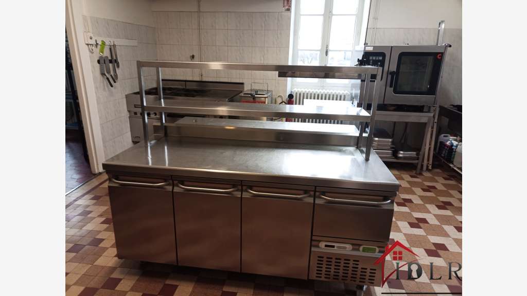 AV restaurant avec dépendances sur Lons-le-Saunier
