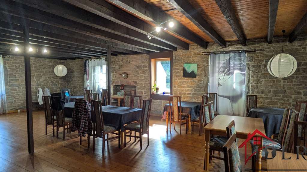 AV restaurant avec dépendances sur Lons-le-Saunier