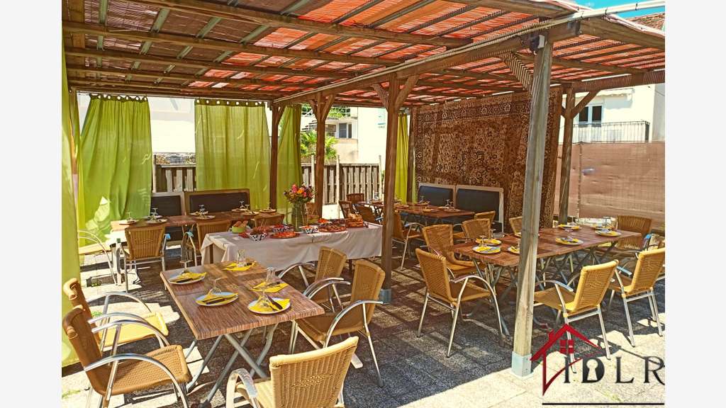 AV restaurant avec dépendances sur Lons-le-Saunier