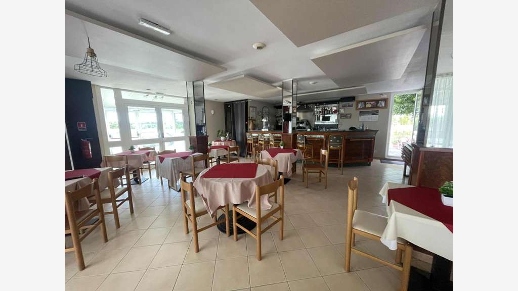 Vente hôtel 40 ch restaurant à Montierchaume