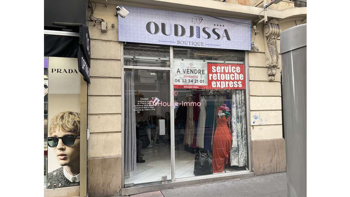 AV boutique retoucherie à Paris 75018 rue passante