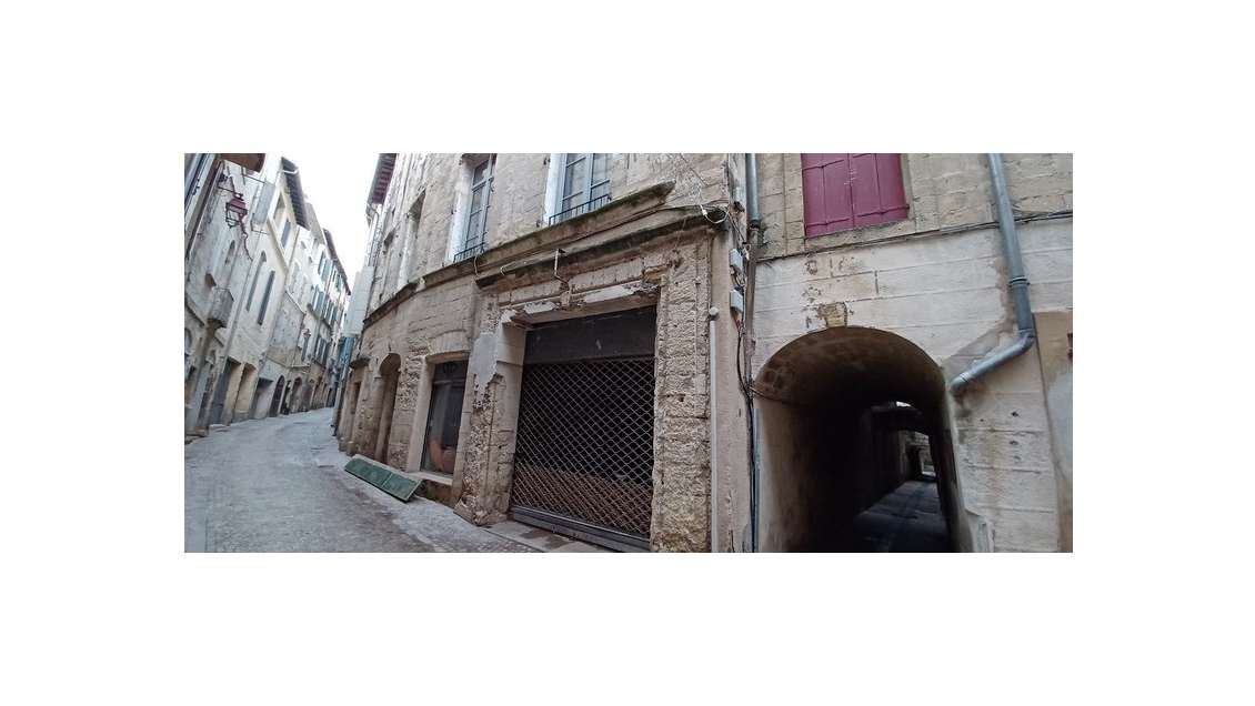 Vente fonds et murs exceptionnel Sommières centre
