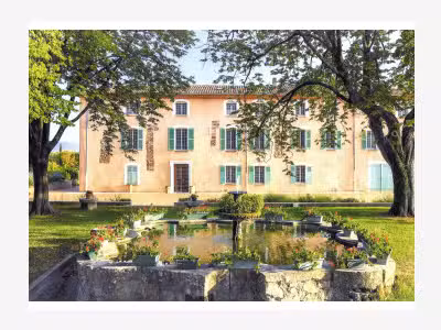 AV domaine viticole 64 ha avec bastide et piscine