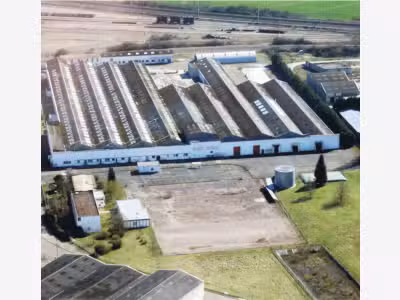 A vendre entrepôts et ateliers 2ha Saint Florentin