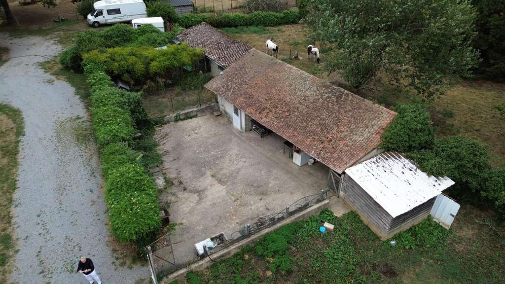 COUP DE COEUR DE CETTE FERME AUBERGE IMPLANTEE