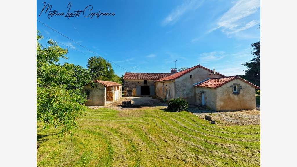 AV production de noix bâtiments + terres Périgueux